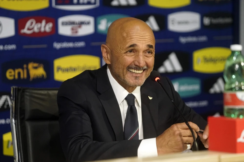 HLV Luciano Spalletti tỏ ra thoải mái trong buổi họp báo