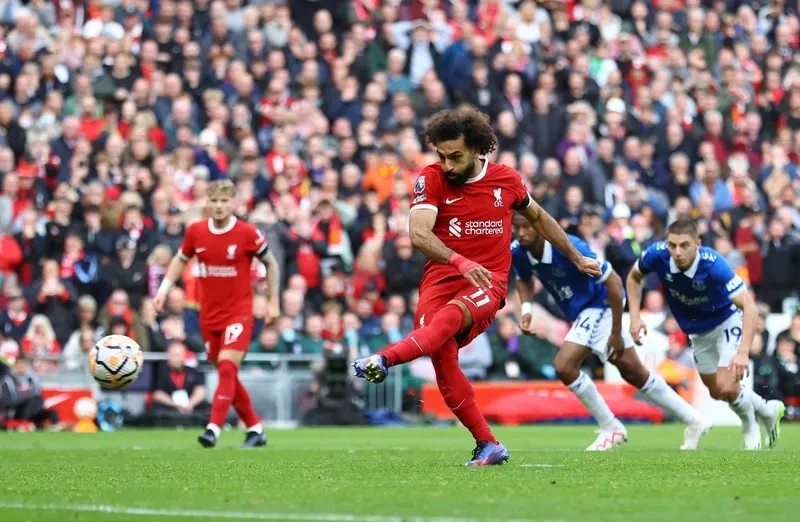 Mo Salah ghi bàn từ chấm 11m