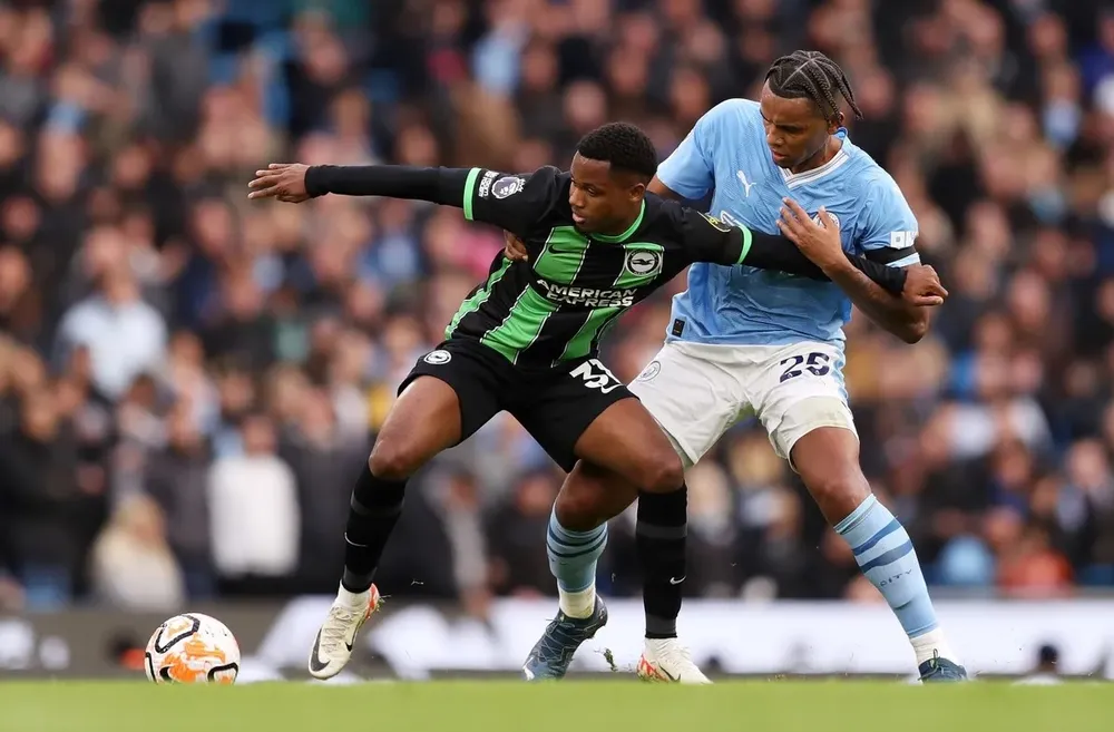 Manuel Akanji phạm lỗi với Ansu Fati Manuel Akanji phạm lỗi với Ansu Fati