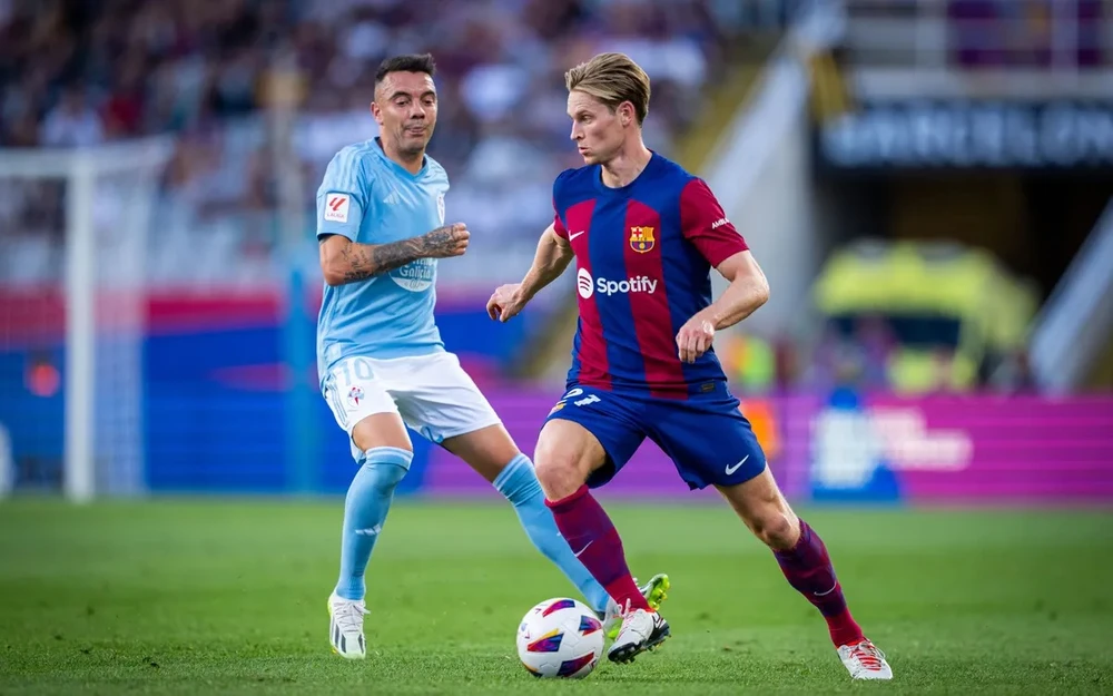 Frenkie de Jong chịu thiệt thòi khi muốn khoác áo Barcelona