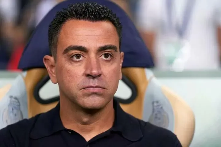 HLV Xavi đã làm mọi cách để giữ De Jong ở lại Camp Nou