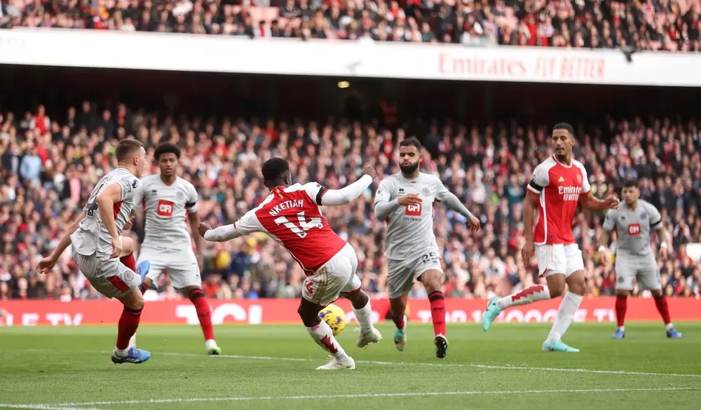 Một quả vô lê chớp nhoáng