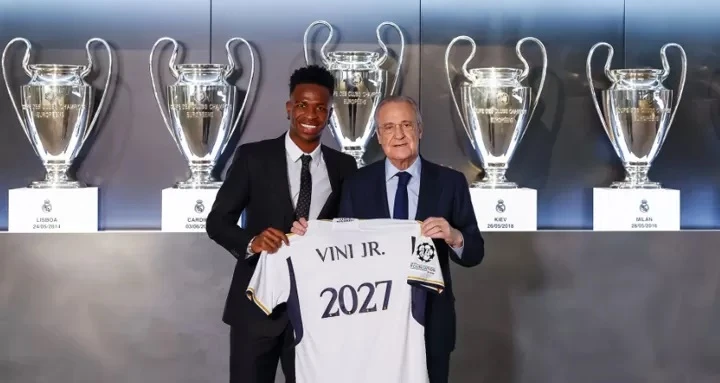  Vinicius và Chủ tịch Florentino Perez