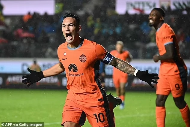 Lautaro Martinez ăn mừng bàn thắng thứ 2 cho Inter