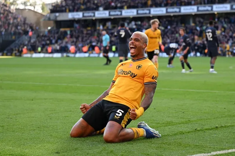 Mario Lemina ăn mừng bàn thắng phút cuối cùng