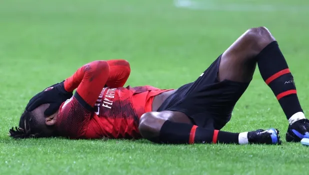 Tiền đạo Rafael Leao phải dưỡng thương 20 ngày