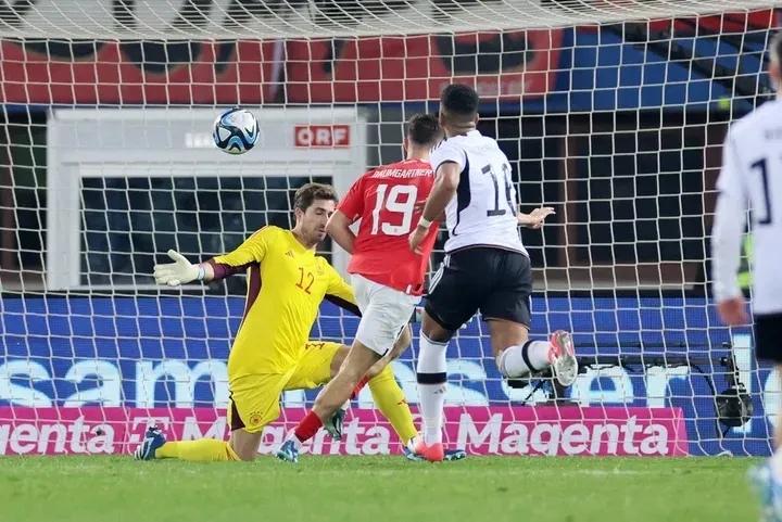 Baumgartner ấn định tỷ số 2-0 cho Áo