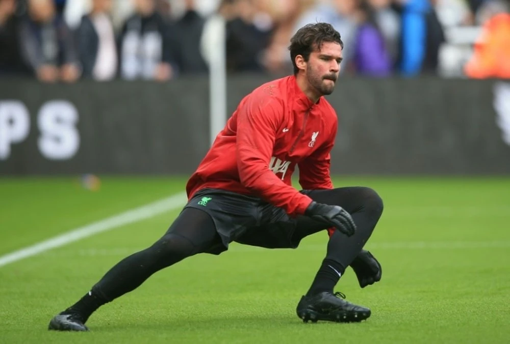  Alisson Becker sẽ ngồi ngoài 5 trận