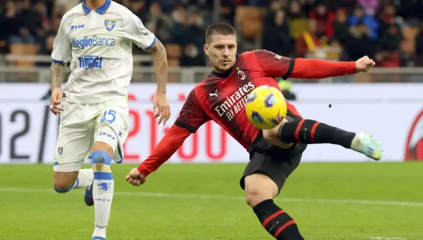 Luka Jovic bắt vô lê ghi bàn đầu tiên cho Milan