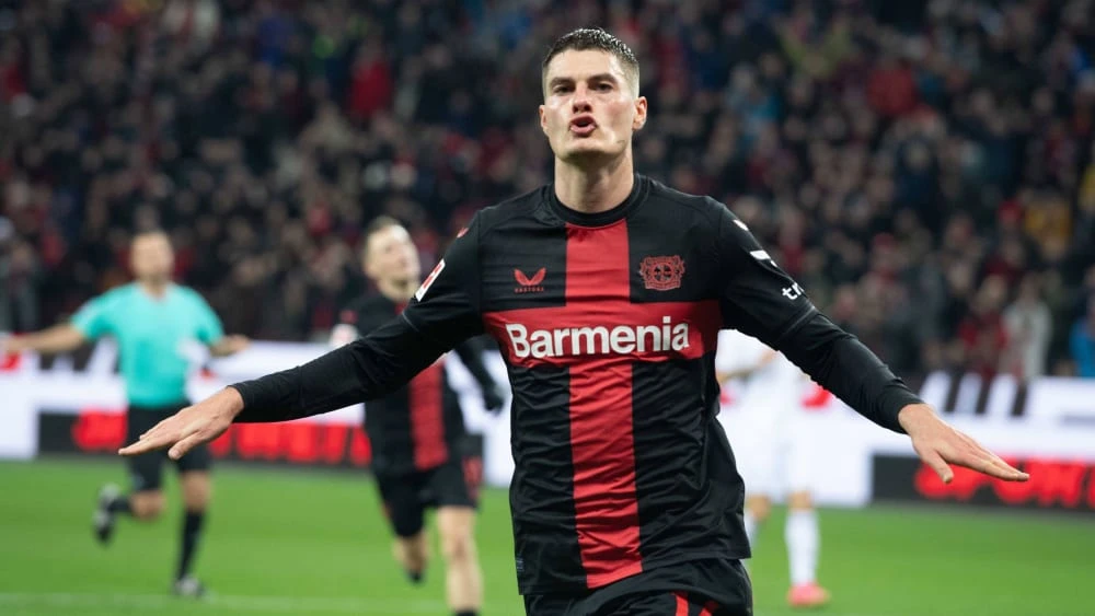 Patrik Schick ghi hat-trick cho Bayer Leverkusen