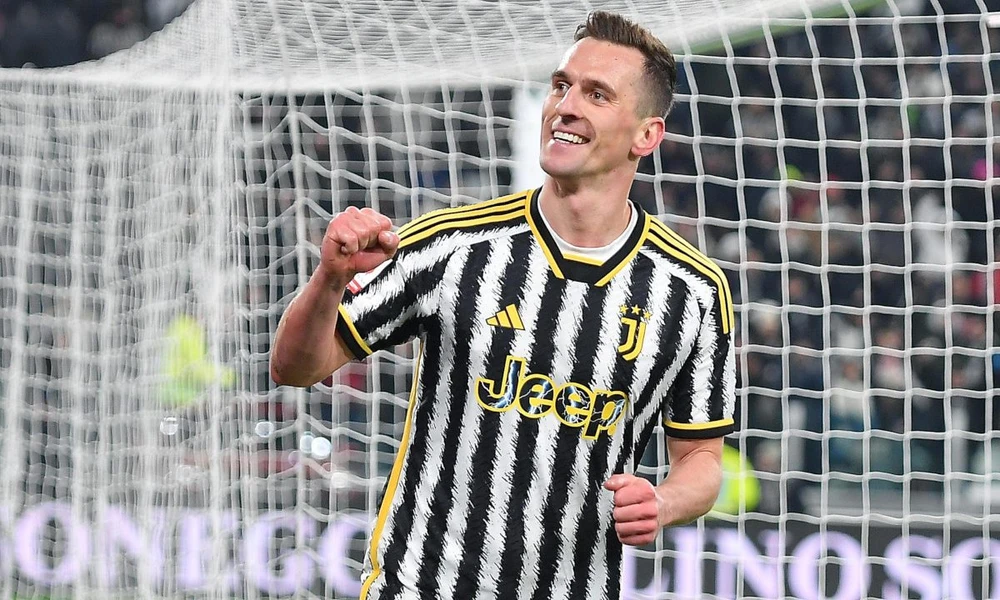 Arkadiusz Milik lần đầu tiên ghi hattrick cho Juventus