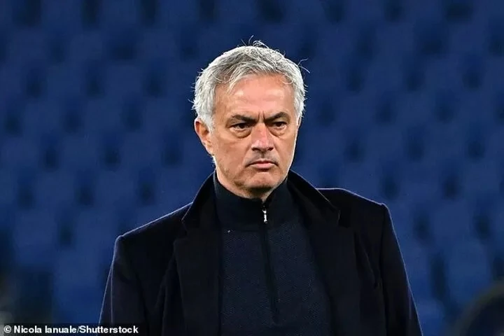 Jose Mourinho đã lặng lẽ sang Barcelona