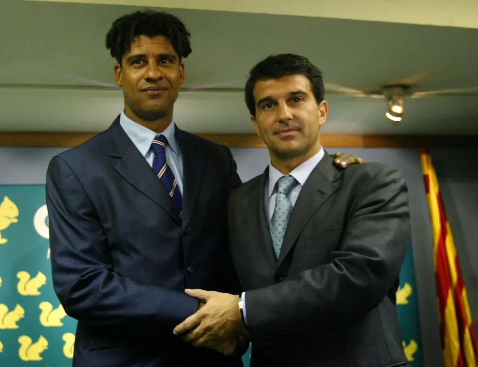 Frank Rijkaard và Joan Laporta năm 2003