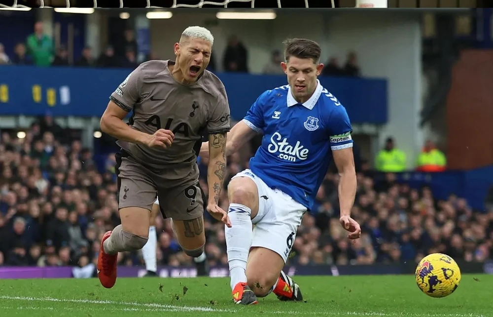 Richarlison đã tỏa sáng bằng 2 bàn thắng ở Goodison Park