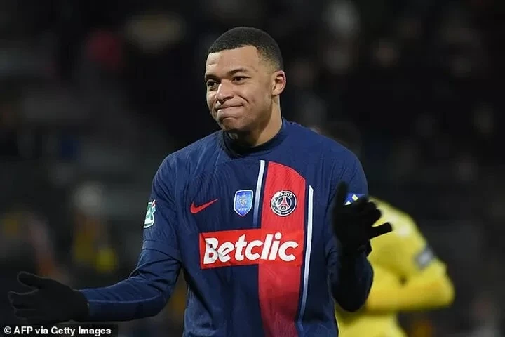 Kylian Mbappe đưa ra 3 đòi hỏi khiến Madrid cũng bối rối