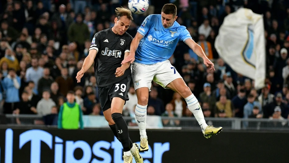 Pha đánh đầu ghi bàn của Marusic ở phút bù giờ giúp Lazio đánh bại Juventus