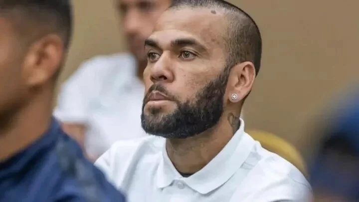 Dani Alves đã ngồi tù suốt 14 tháng qua