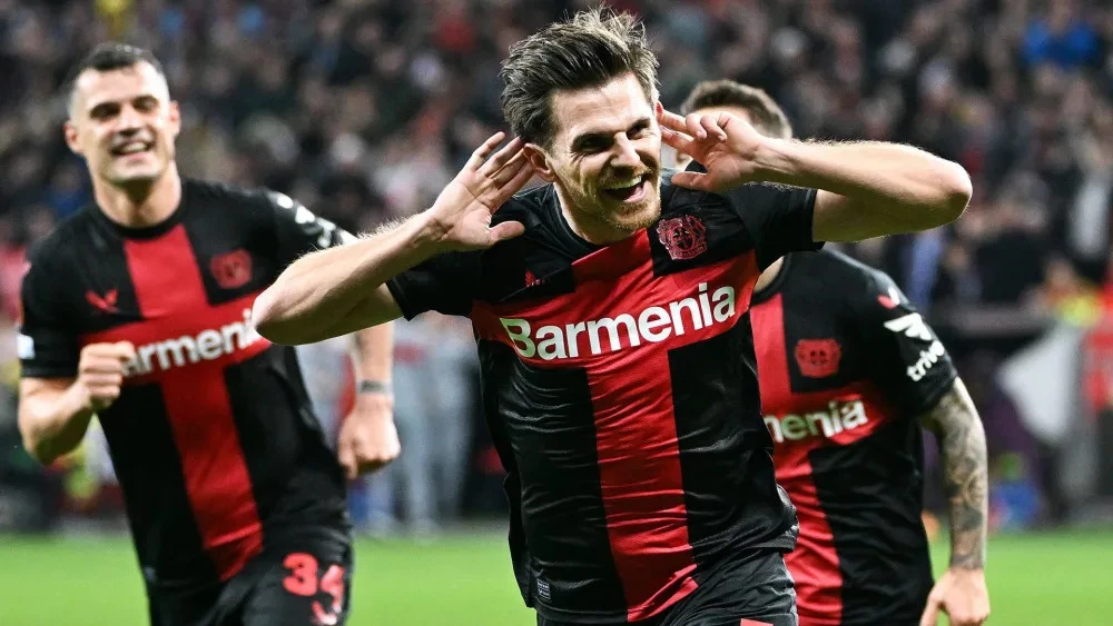 Jonas Hofmann mở tỷ số cho Leverkusen ở phút 83