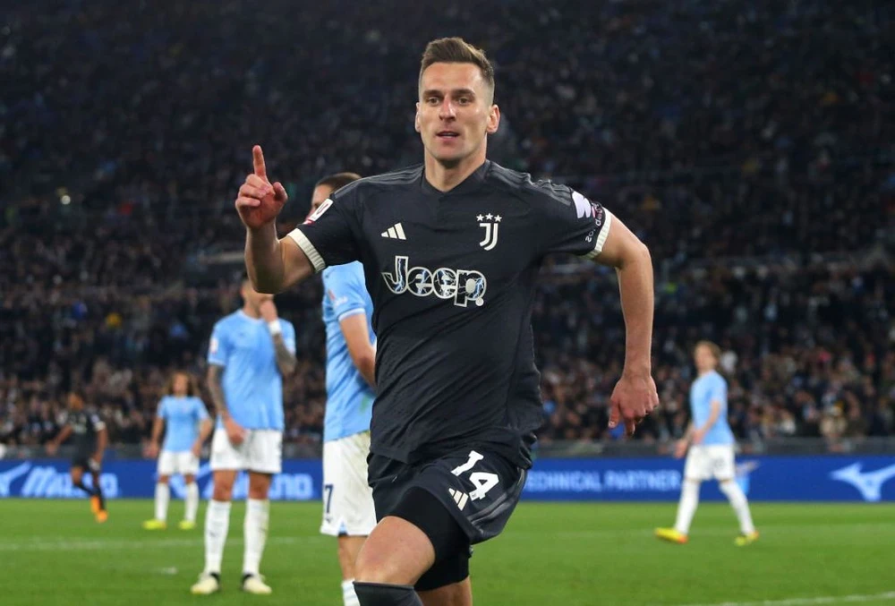 Arkadiusz Milik ghi bàn giúp Juve vào chung kết