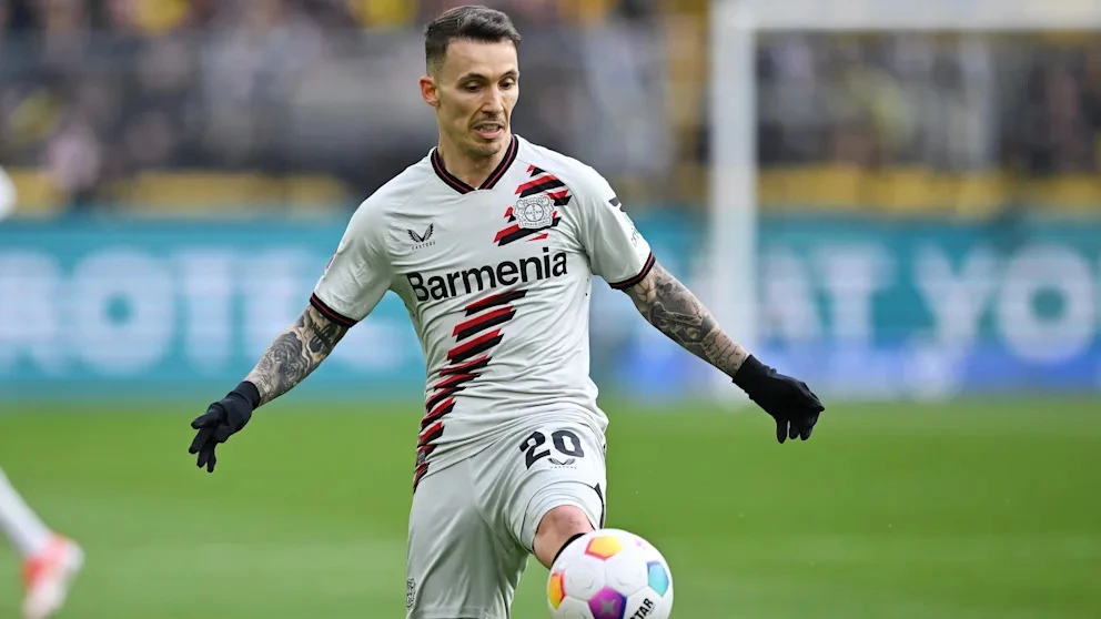 Alejandro Grimaldo tỏa sáng ở Leverjusen