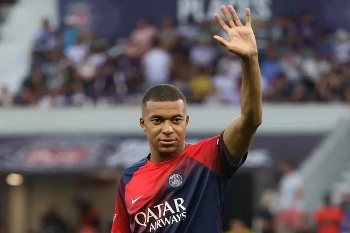 Kylian Mbappe đã sang khoác áo Real Madrid