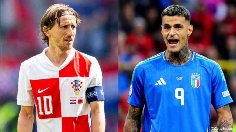 Luka Modric (Croatia) và Gianluca Scamacca (Italia)