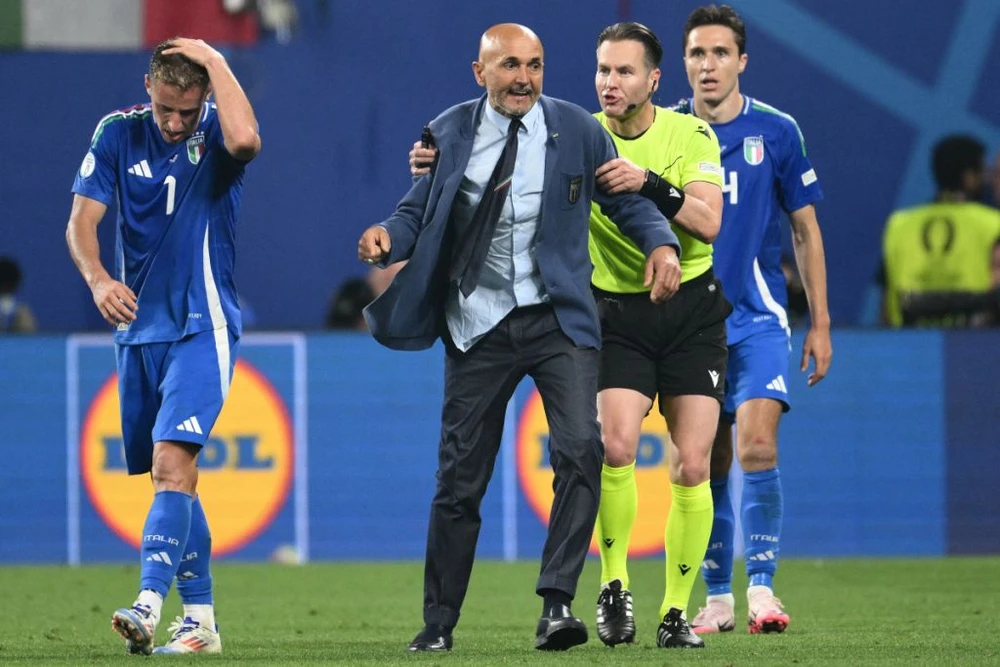 HLV Luciano Spalletti đã nổi giận trên sân