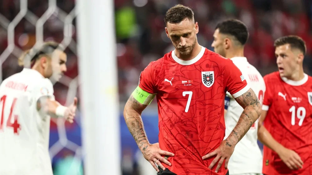 Marko Arnautovic thất vọng sau trận thua Thổ Nhĩ Kỳ