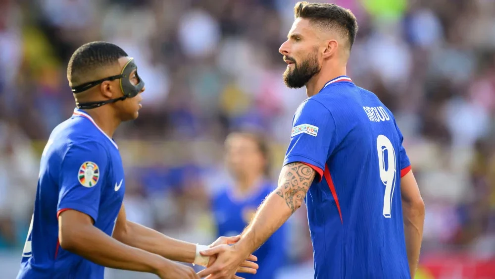 Olivier Giroud (phải) và Kylian Mbappe (trái) sẽ song tấu trước Tây Ban Nha