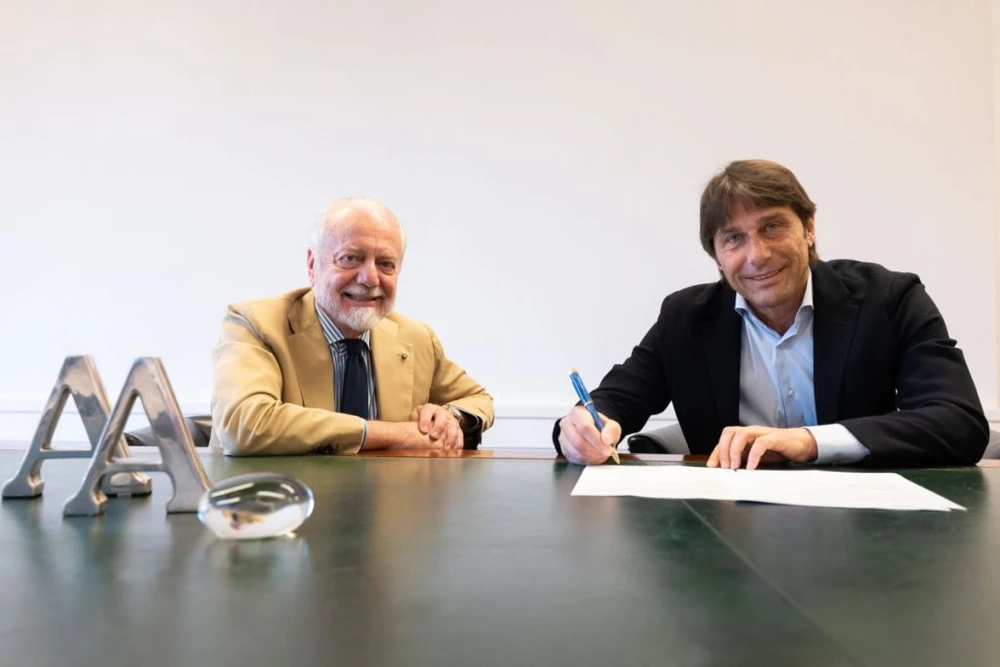 HLV Antonio Conte và ông bầu Aurelio de Laurentiis