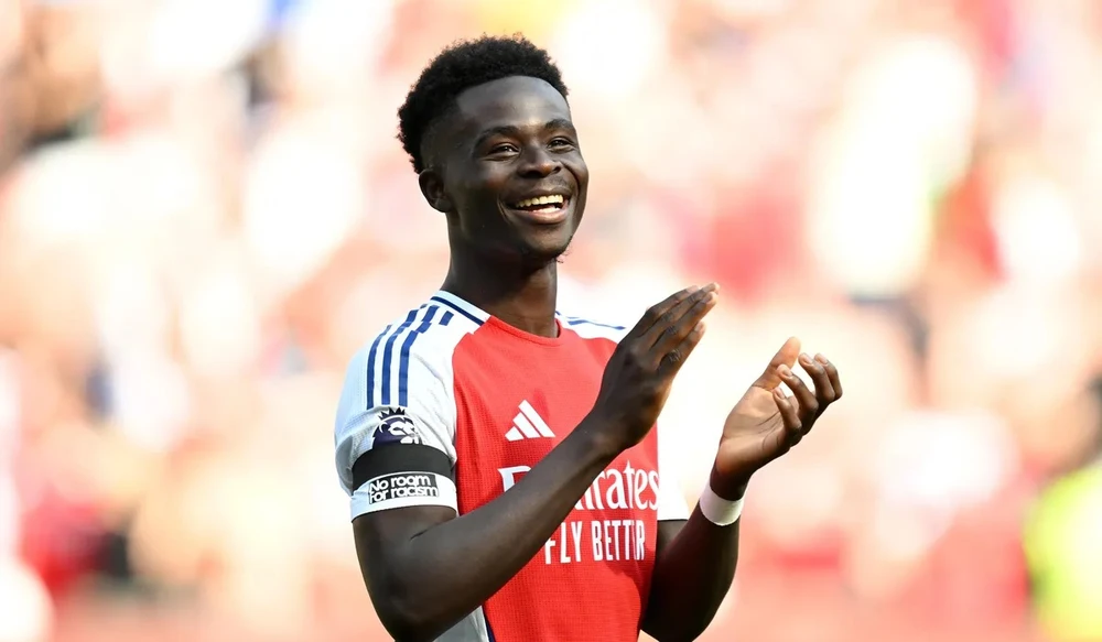 Bukayo Saka tỏa sáng trong chiến thắng đầu mùa của Arsenal