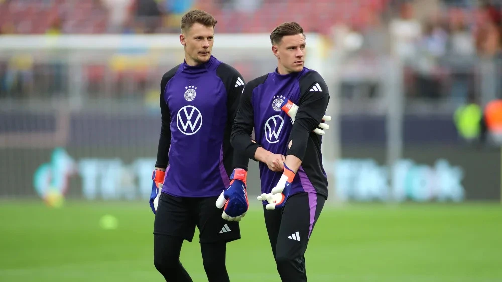 Alexander Nubel (trái) và Marc ter Stegen (phải)