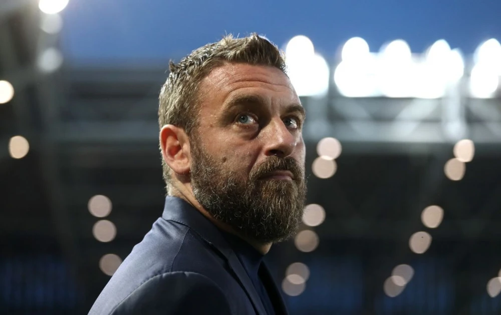 Daniele De Rossi đã trở thành vật tế thần chỉ sau 4 vòng đấu