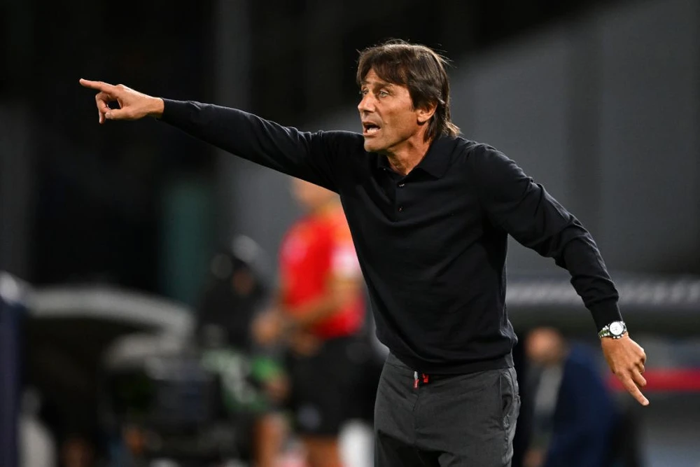 HLV Antonio Conte tin rằng Napoli chưa đủ mạnh để đăng quang mùa này