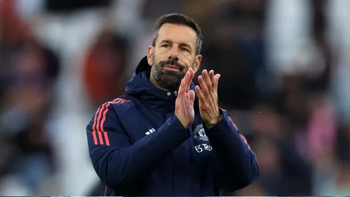 Ruud van Nistelrooy chuẩn bị cho trận cầm quân đầu tiên ở Man United