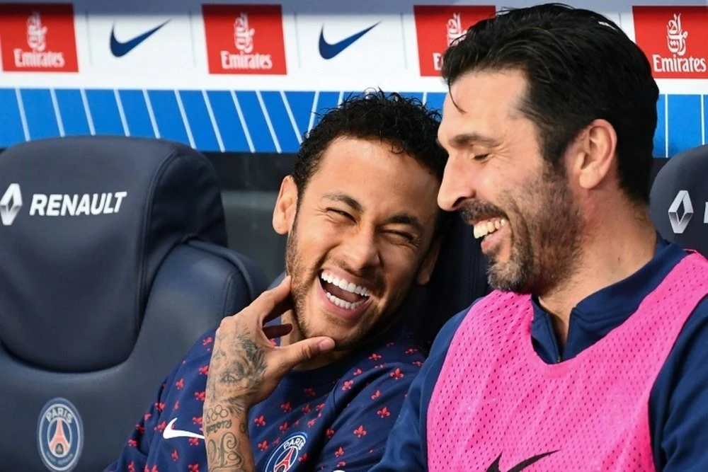 Gianluigi Buffon và Neymar Jr khi chơi cho PSG