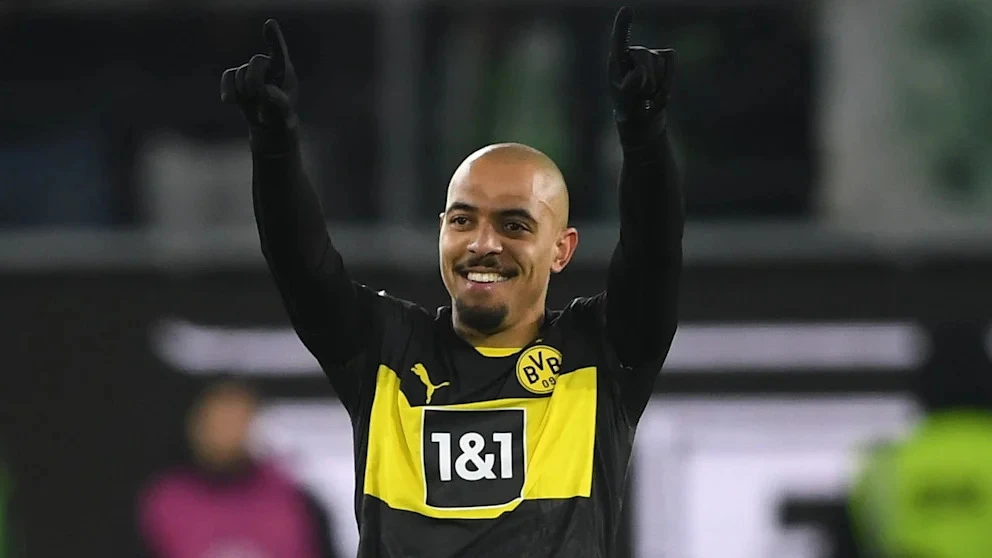 Donyell Malen sẵn sàng rời Borussia Dortmund