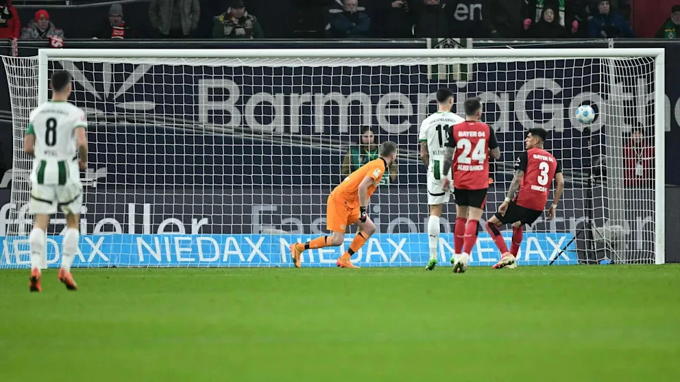 Bàn thua ở phút bù giờ của Bayer Leverkusen