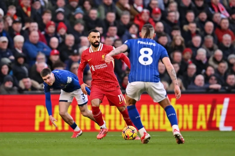 Mo Salah ghi bàn thắng thứ 23 trên mọi đấu trường mùa này.