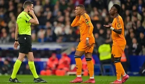 Trọng tài đã phạm sai lầm trong pha bóng của Kylian Mbappe