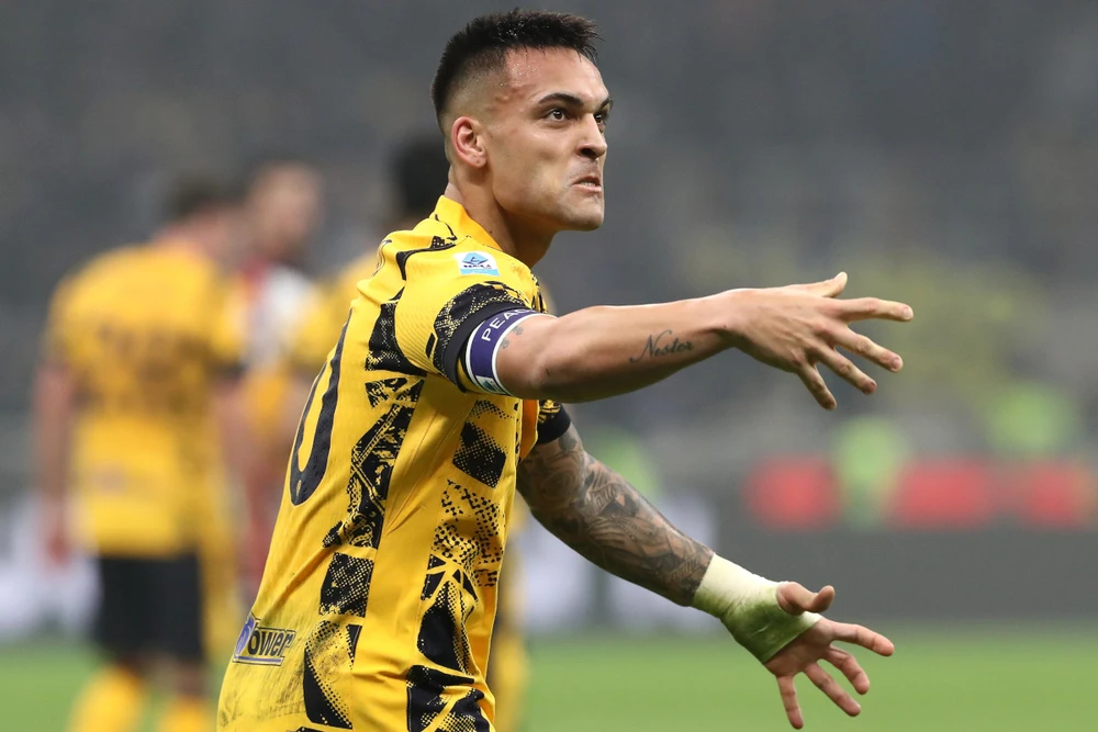 Lautaro Martinez ăn mừng bàn thắng duy nhất vào lưới Genoa