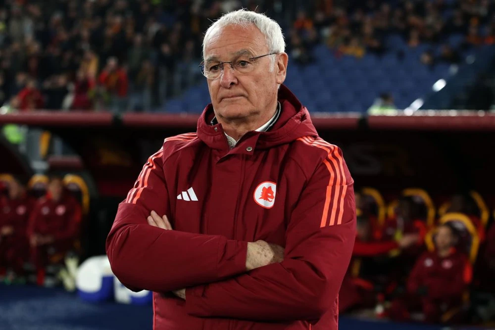 HLV Claudio Ranieri đưa AS Roma tiến sát nhóm dự Europa League