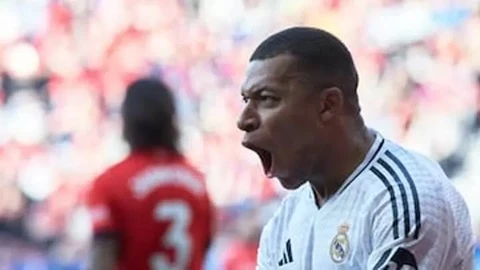 Tiền đạo Kylian Mbappe đã trải qua một ca phẫu thuật... răng