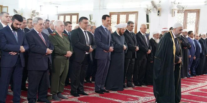 Tổng thống Assad tham dự lễ cầu nguyện Eid al-Fitr tại thánh đường Sayyida Khadija. Ảnh: Almasdarnews