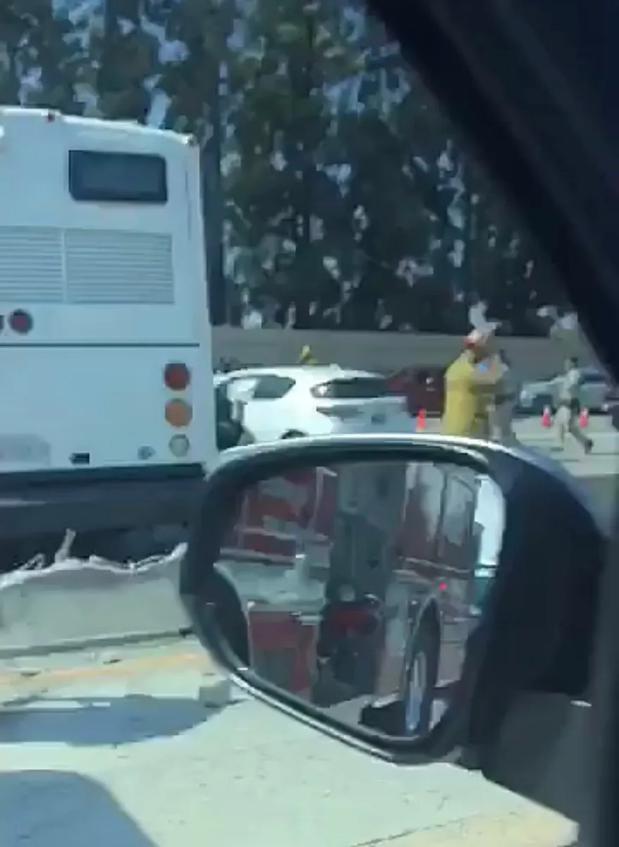 Đâm xe liên hoàn tại Los Angeles, khoảng 40 người bị thương ảnh 5