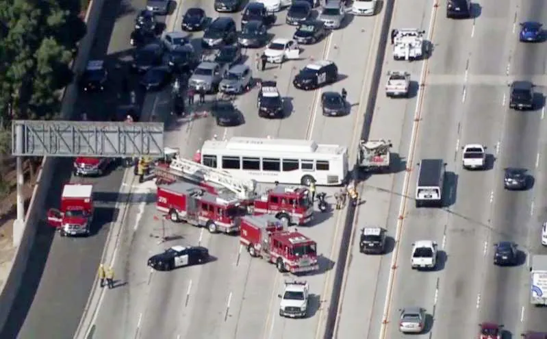 Đâm xe liên hoàn tại Los Angeles, khoảng 40 người bị thương ảnh 2