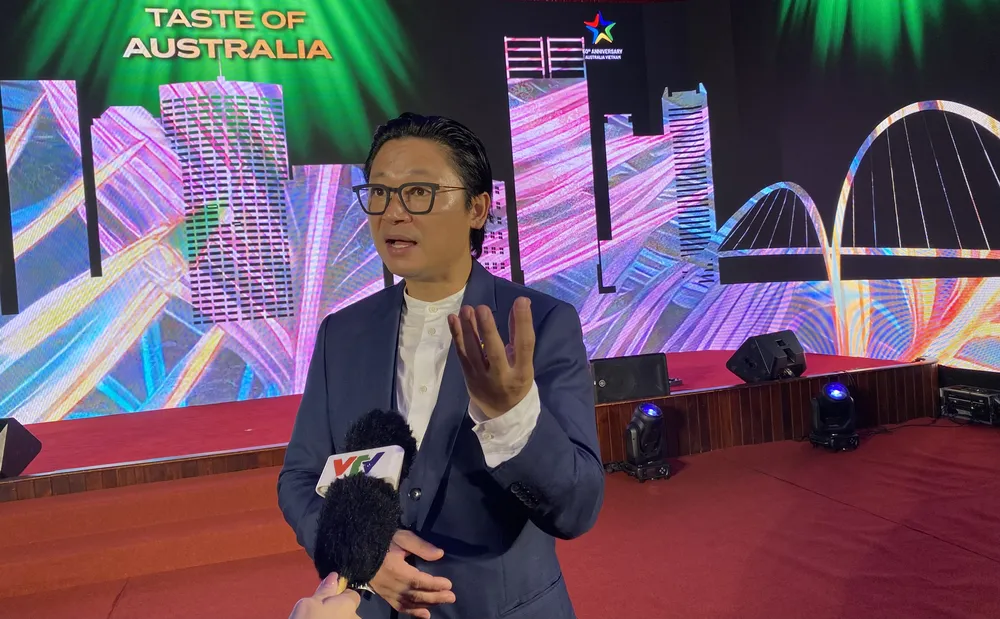 Đầu bếp người Australia gốc Việt nổi tiếng Luke Nguyễn, đại sứ ẩm thực đưa món ăn Việt ra thế giới. Ảnh: XUÂN HẠNH