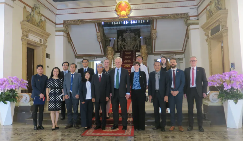 Các đại biểu chụp hình lưu niệm sau buổi tiếp. Ảnh: MINH HIỆP Các đại biểu chụp hình lưu niệm sau buổi tiếp. Ảnh: MINH HIỆP