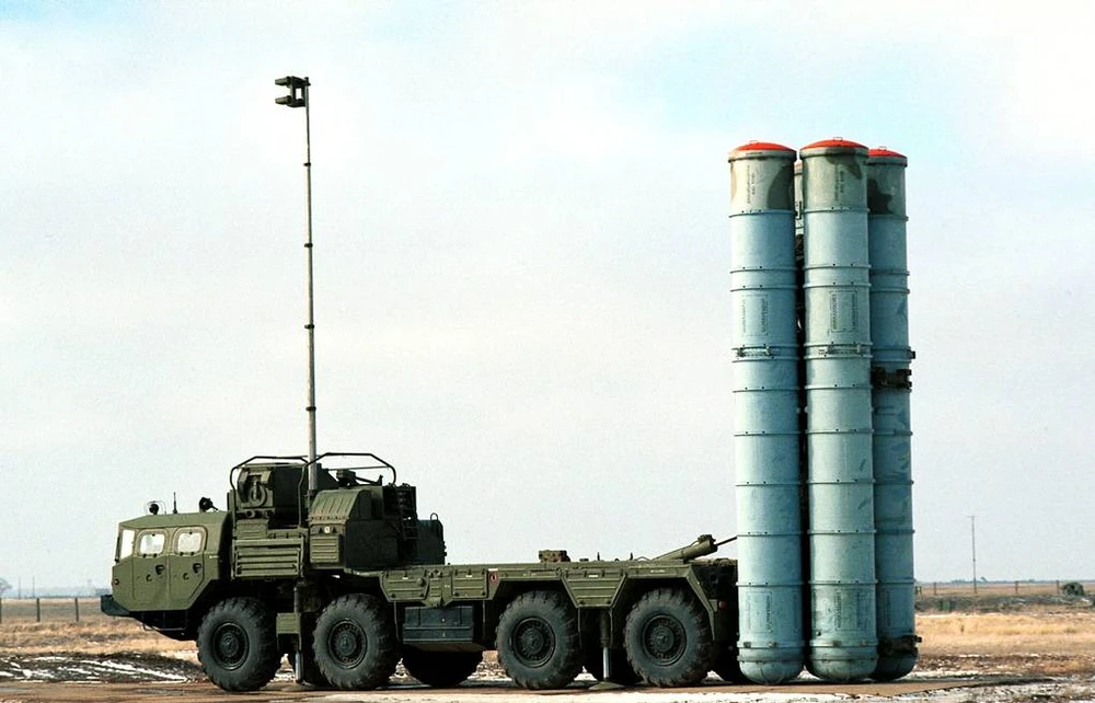 Hệ thống phòng không S-400. Ảnh : TASS