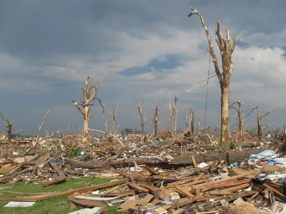 Sau khi cơn lốc xoáy quét qua St. Louis, bang Missouri. Ảnh: Reuters _media_2022_09_Joplin-MO-tornado-2011-1024x768.jpg